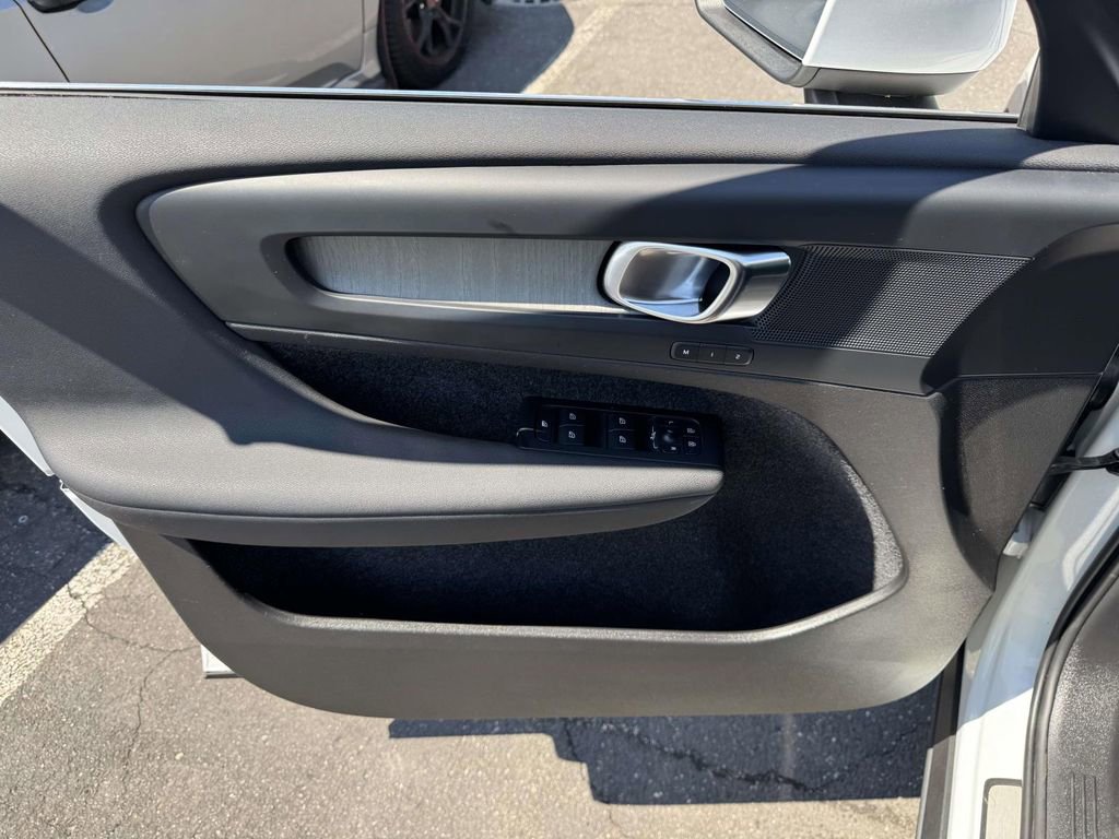 Used 2023 Volvo XC40 B5 Plus w/ Protection Package Premier AWD/4WD image 15