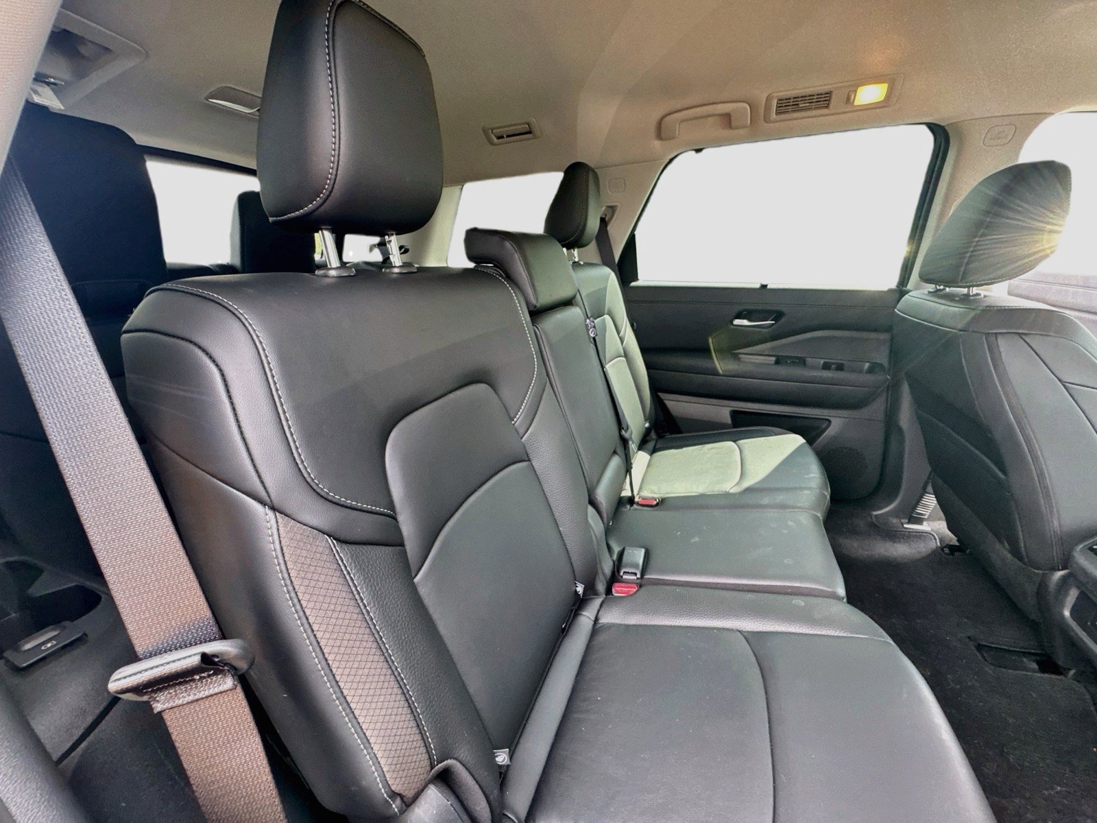 Used 2025 Nissan Pathfinder SL FWD image 27