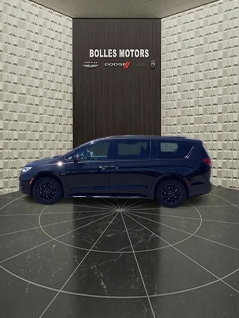 Certified 2021 Chrysler Pacifica Touring-L w/ S Appearance Package AWD/4WD image 6