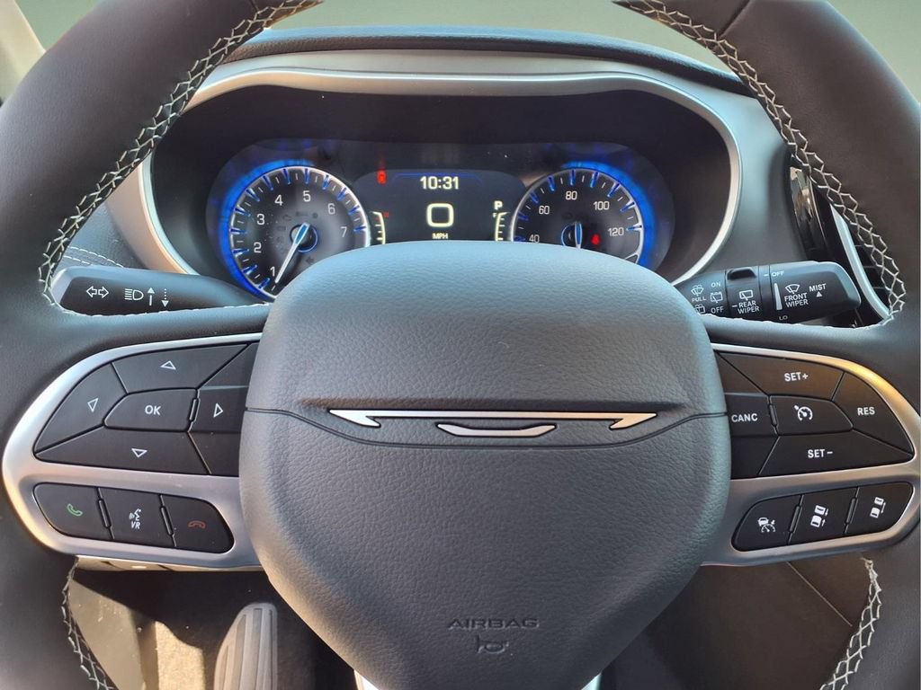 New 2027 Chrysler Pacifica Select AWD/4WD image 22