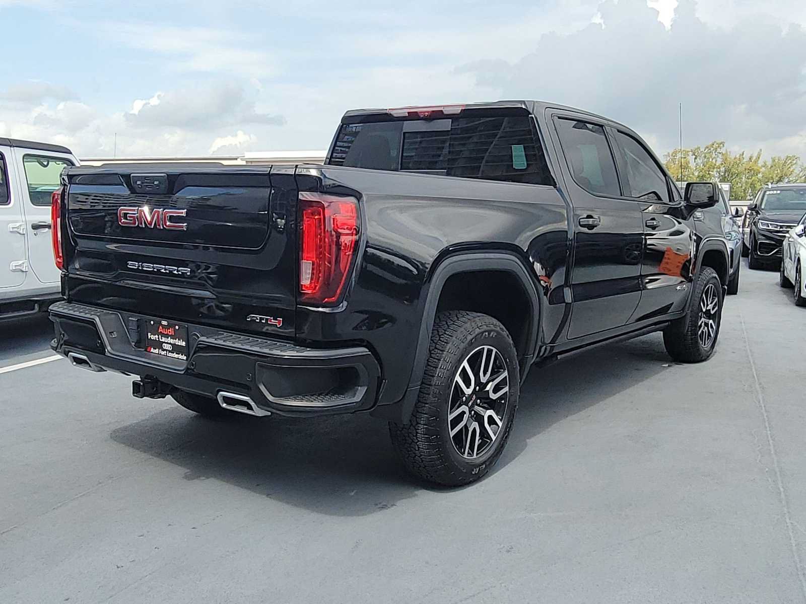 Used 2023 GMC Sierra 1500 AT4 w/ Technology Package AWD/4WD image 5