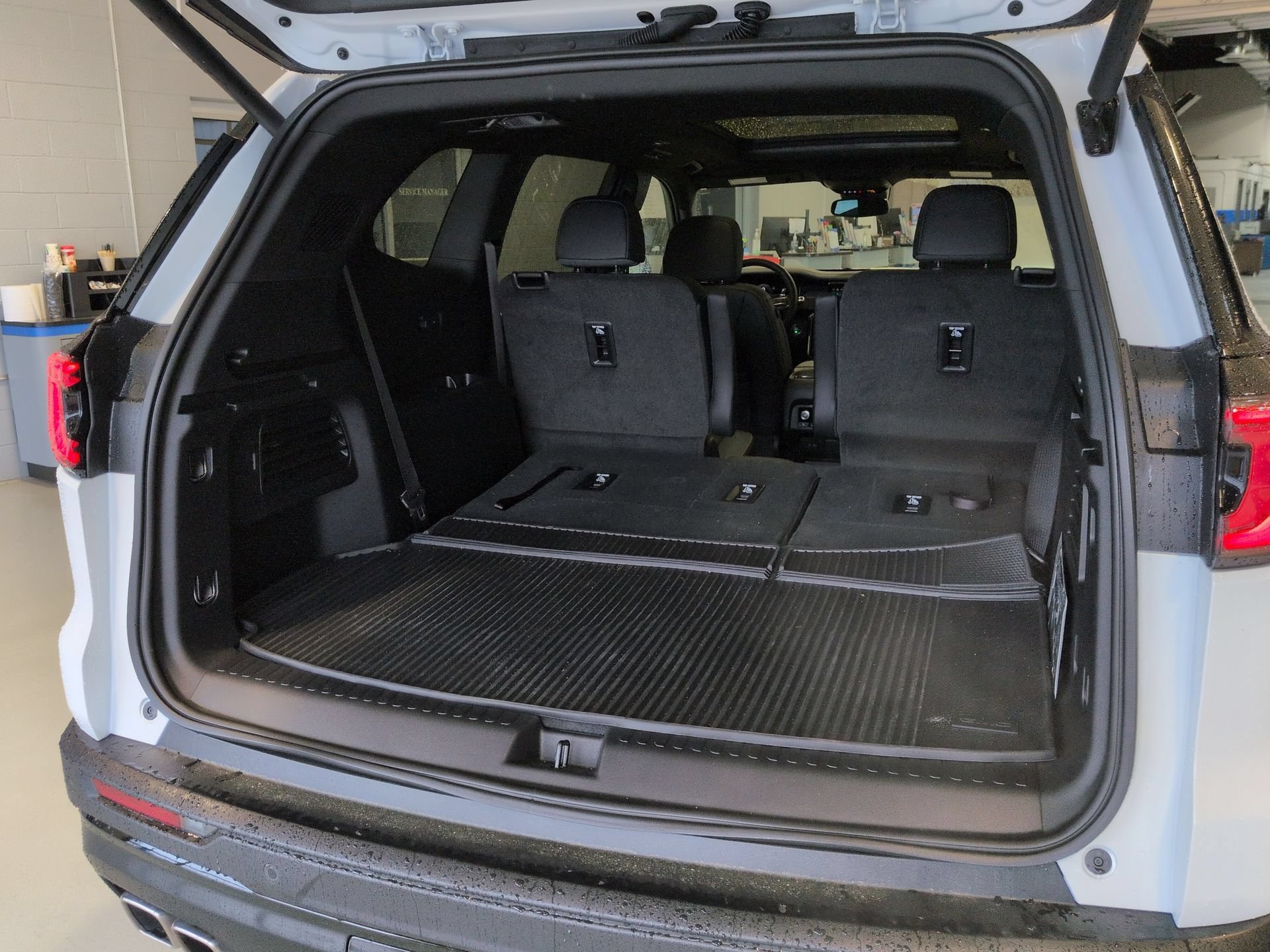 Certified 2025 GMC Acadia AT4 w/ Luxury Package AWD/4WD image 27