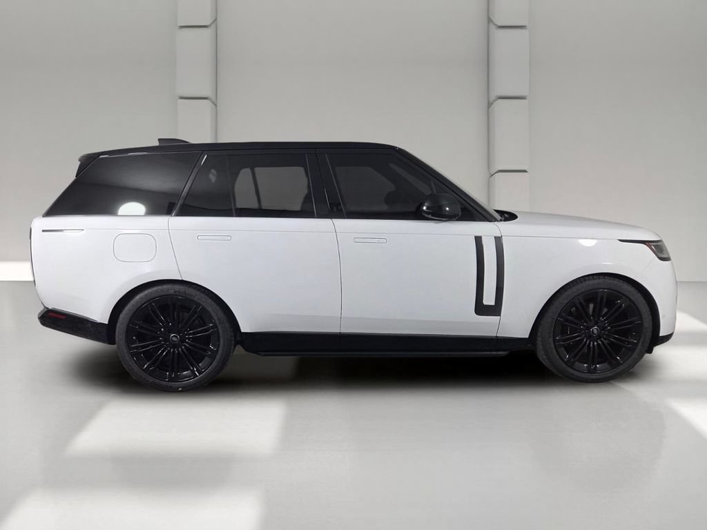 Used 2024 Land Rover Range Rover SE AWD/4WD image 4