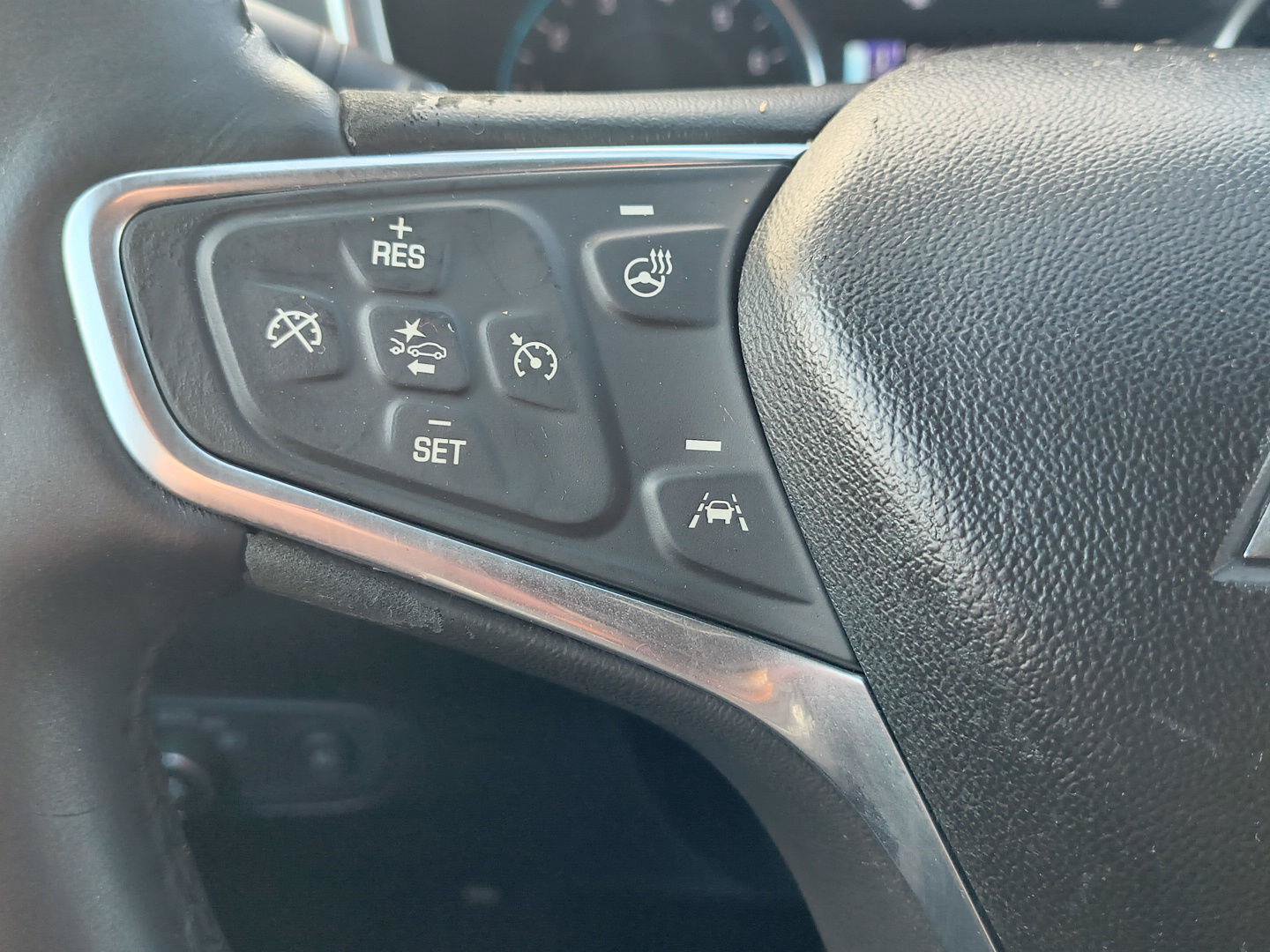 Used 2018 Chevrolet Equinox Premier FWD image 8
