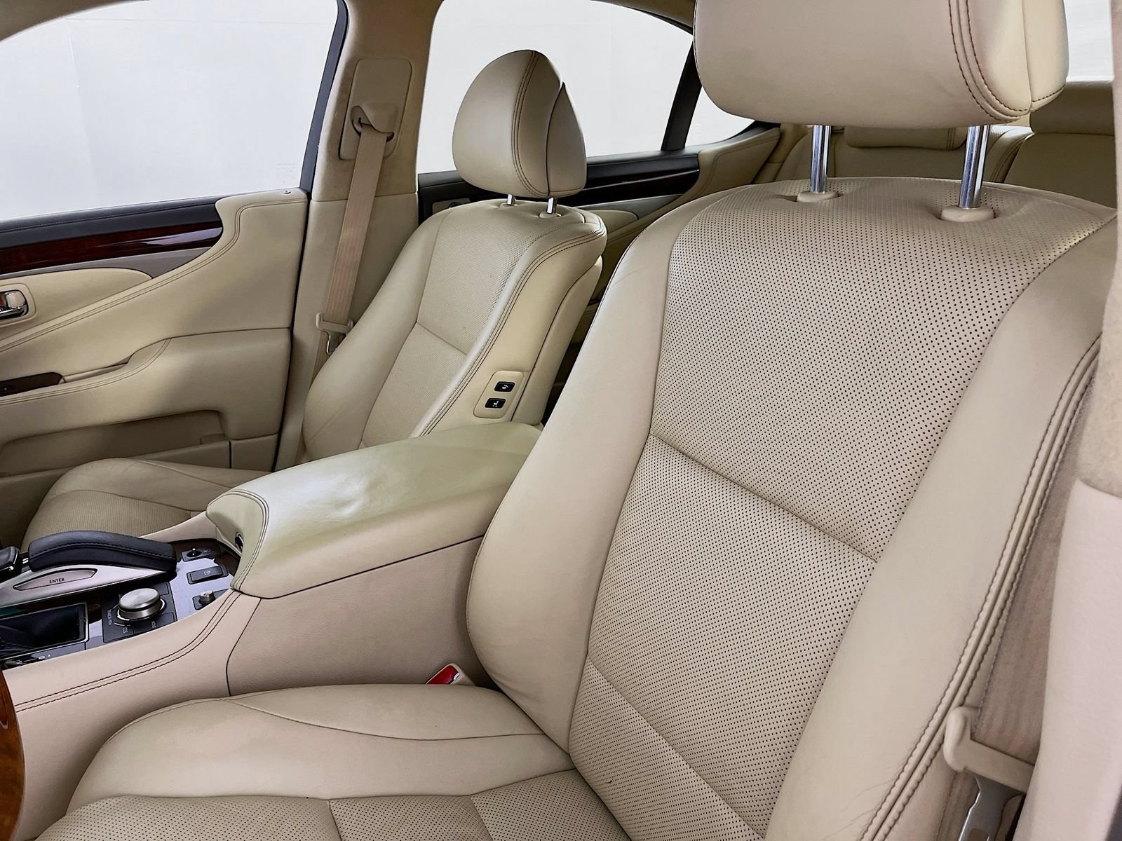 Used 2017 Lexus LS 460 w/ Comfort Package RWD image 29