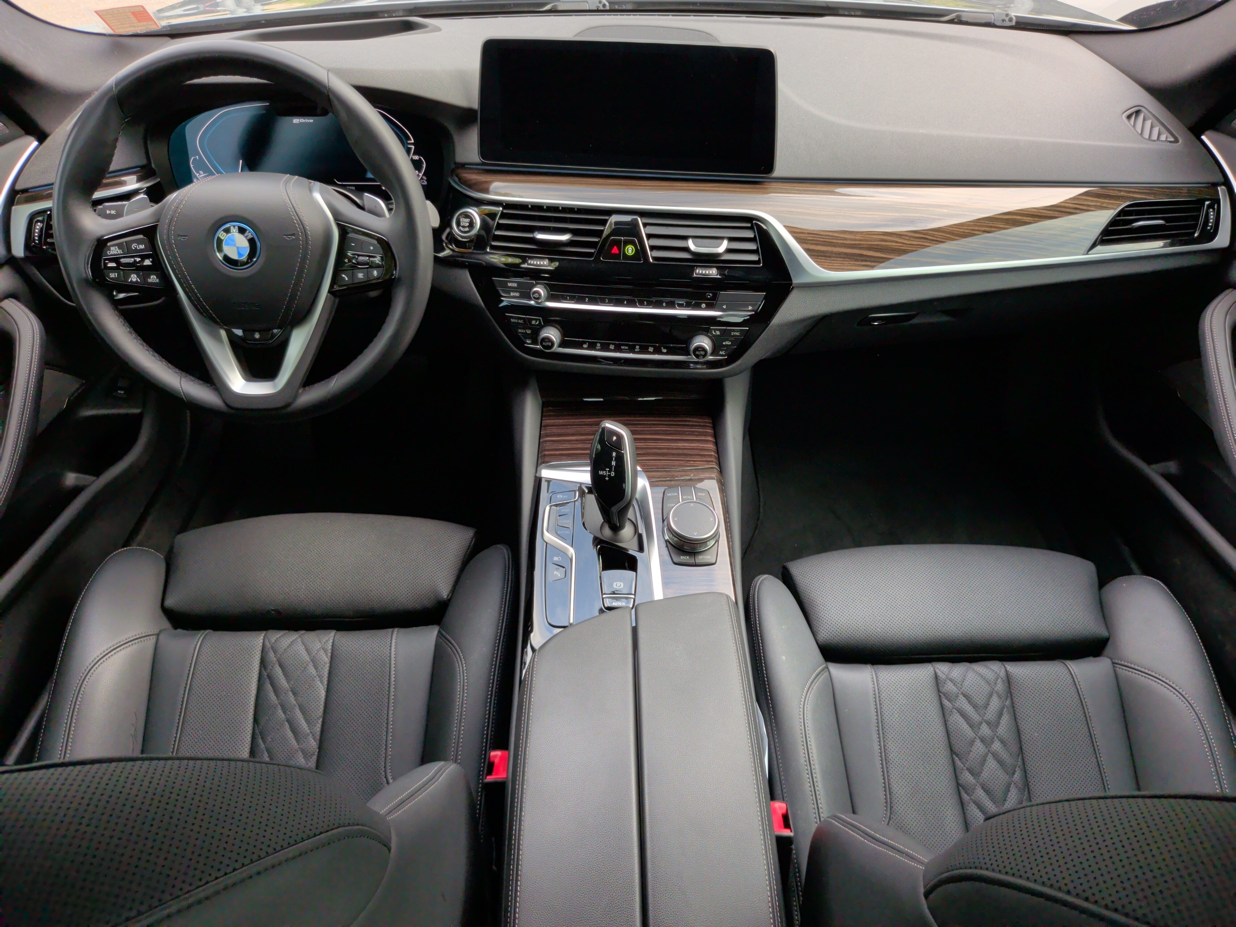 Used 2023 BMW 530e w/ Executive Package RWD image 32
