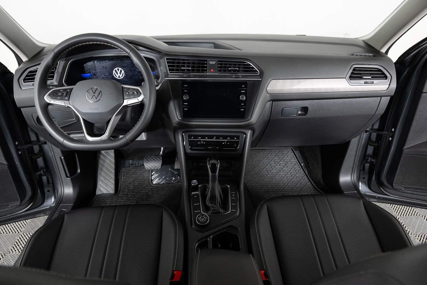 Used 2023 Volkswagen Tiguan SE image 34