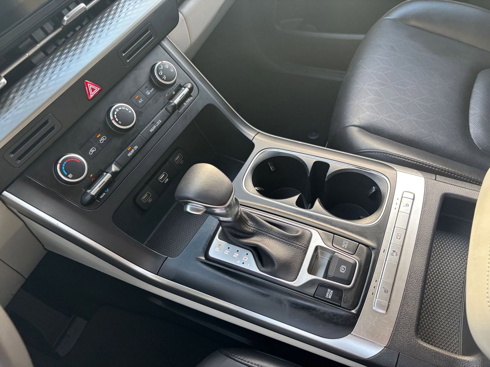 Used 2024 Kia Carnival LX image 42