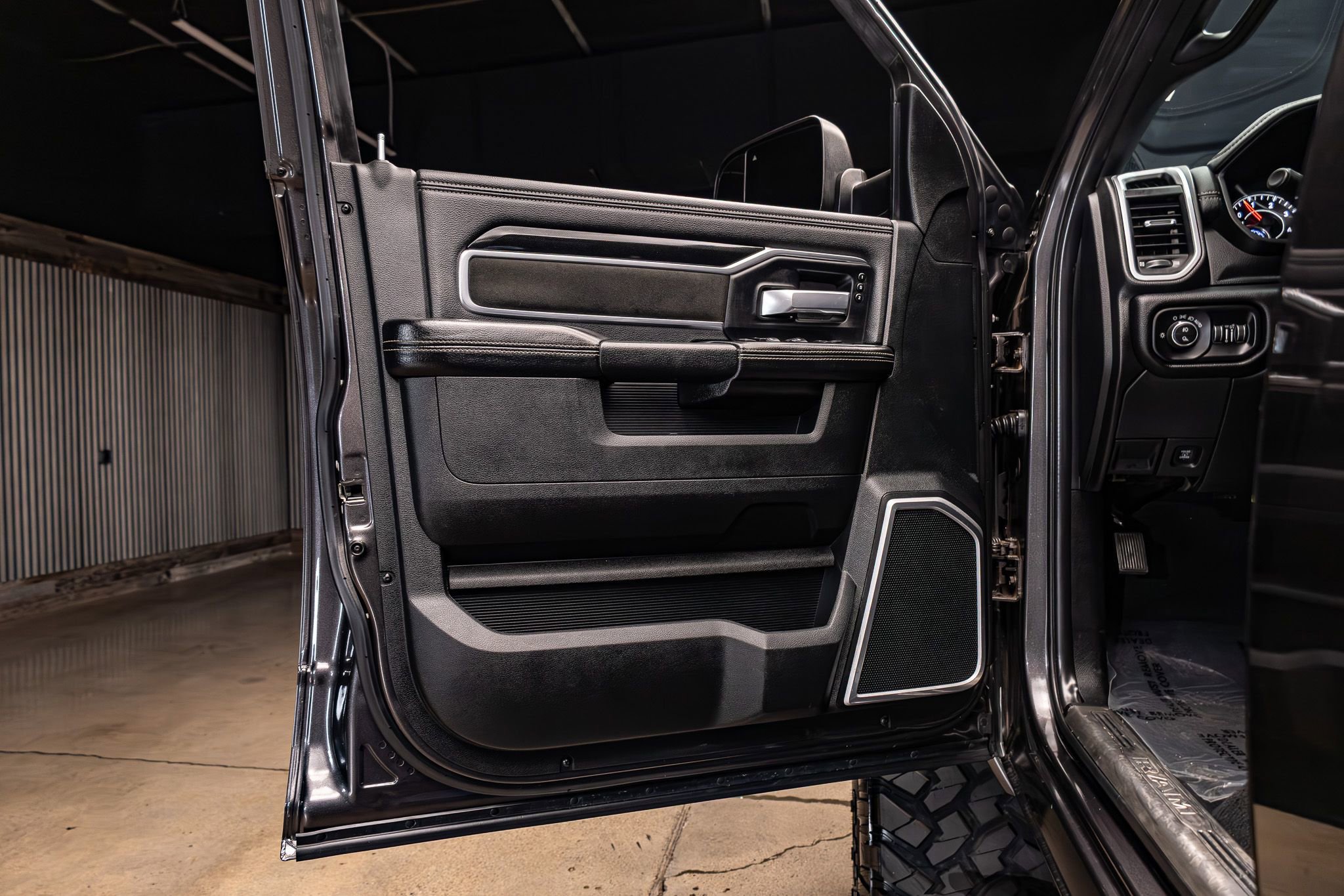 Used 2021 RAM 2500 Laramie w/ Night Edition image 28