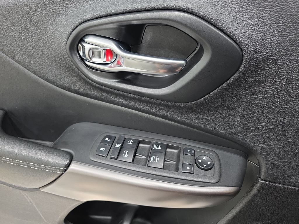 Used 2022 Jeep Cherokee Latitude Lux AWD/4WD image 28
