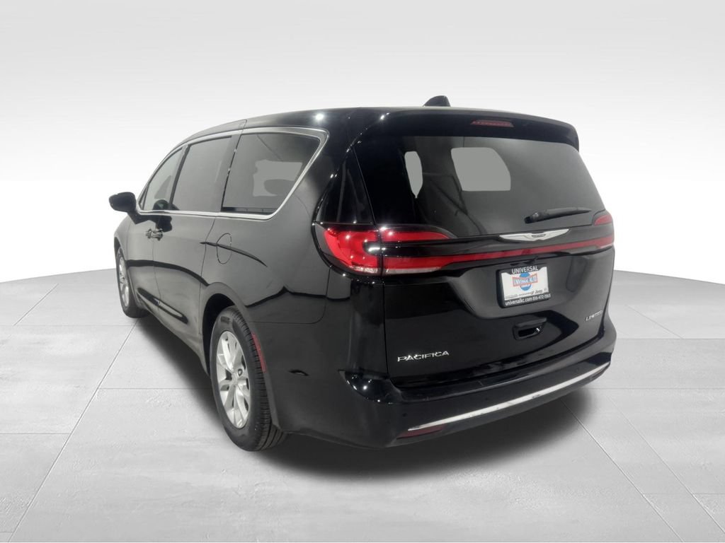 Used 2026 Chrysler Pacifica Limited FWD image 39
