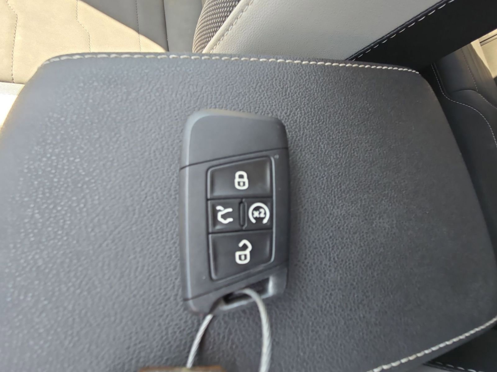 Used 2025 Volkswagen Taos SE FWD image 35