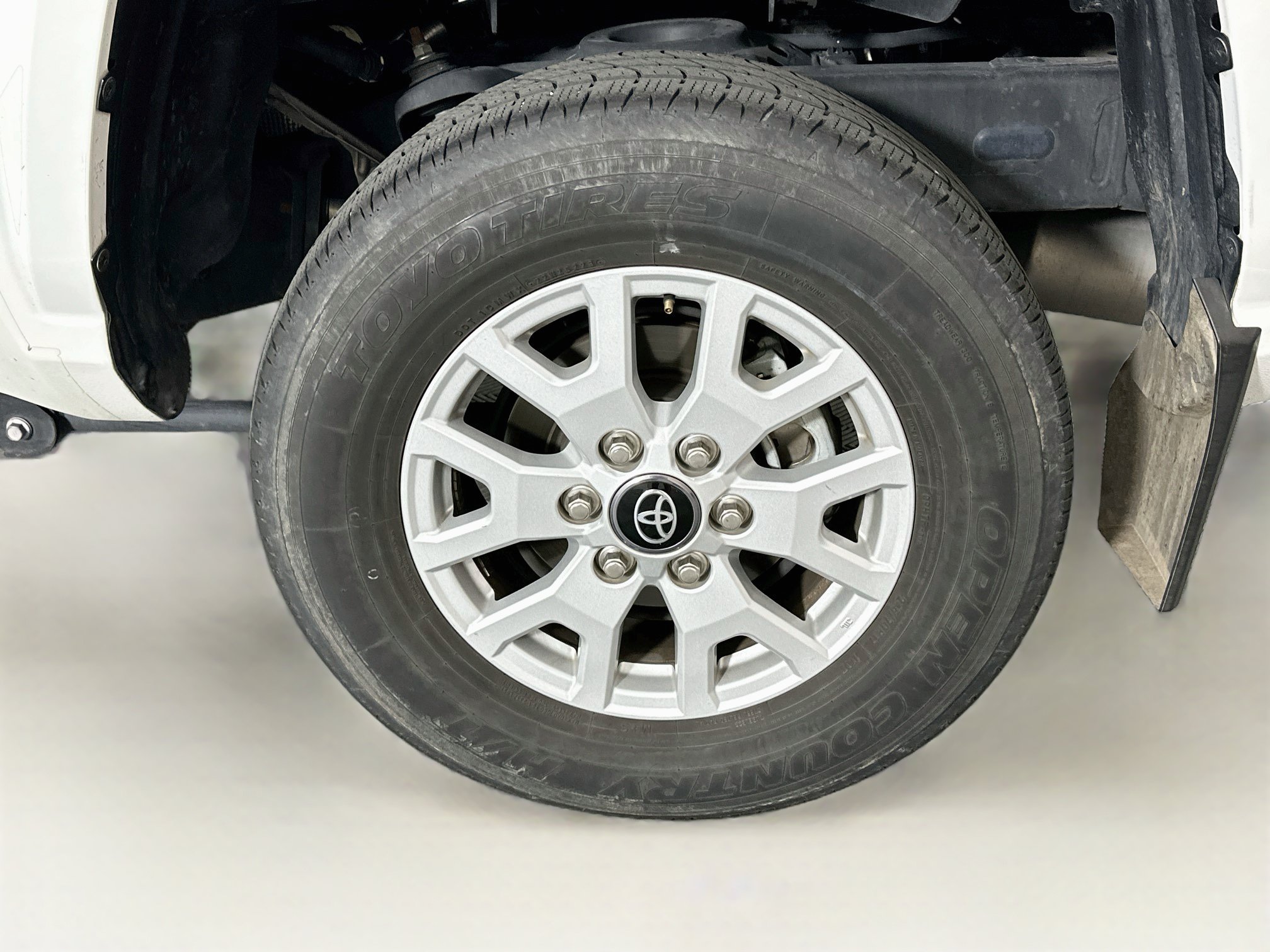 Used 2024 Toyota Tacoma SR5 AWD/4WD image 11