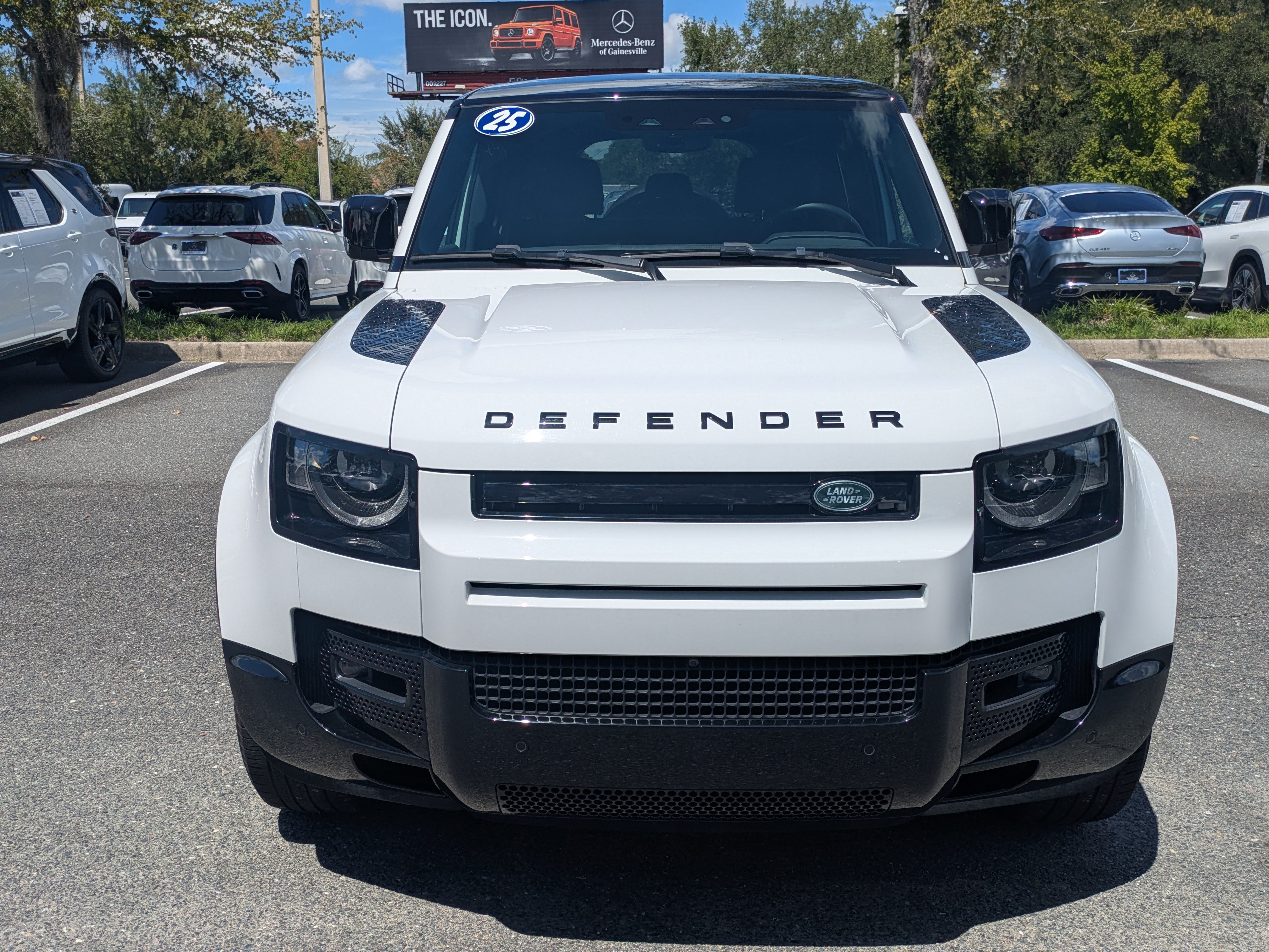 Used 2025 Land Rover Defender 110 X-Dynamic SE AWD/4WD image 8