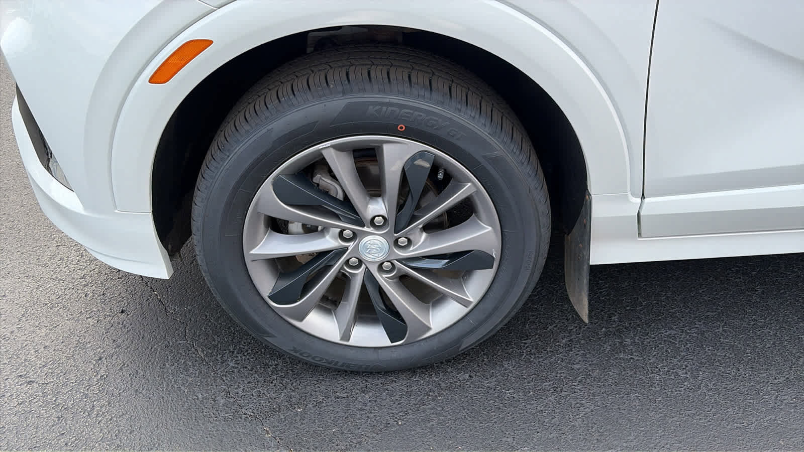 Used 2023 Buick Encore GX Select w/ Sport Touring Package image 27