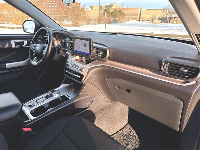 Used 2021 Ford Explorer XLT image 27