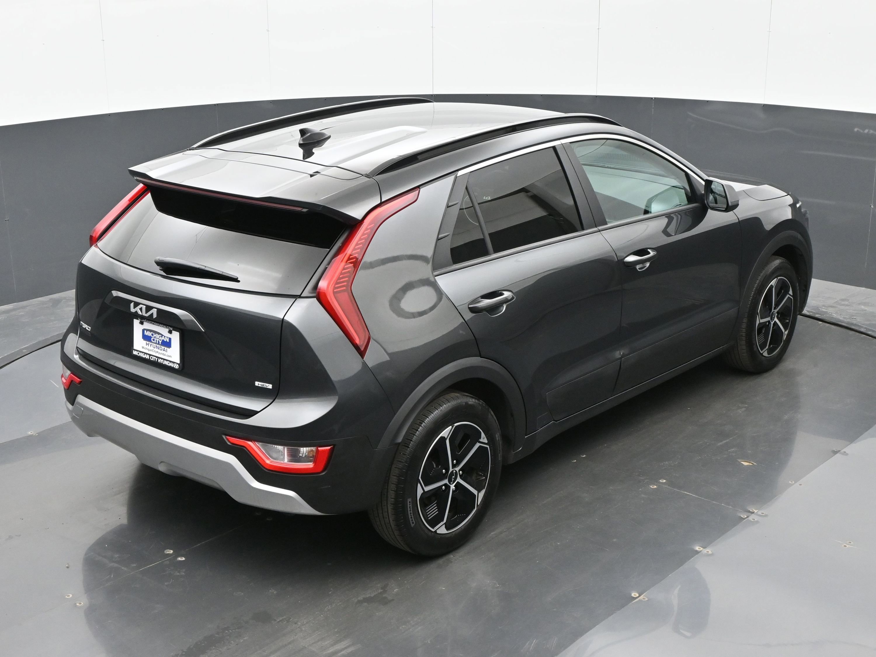 Used 2024 Kia Niro LX image 31