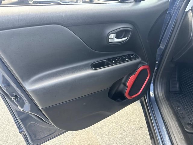 Used 2023 Jeep Renegade Trailhawk AWD/4WD image 21
