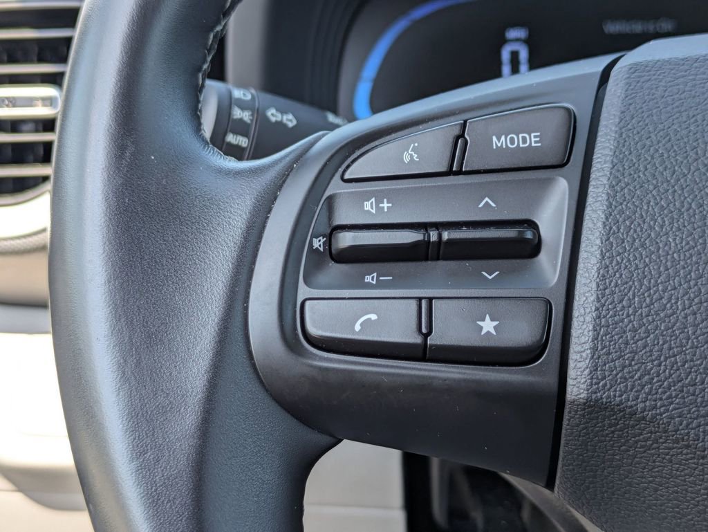 Used 2025 Hyundai Venue SEL FWD image 19