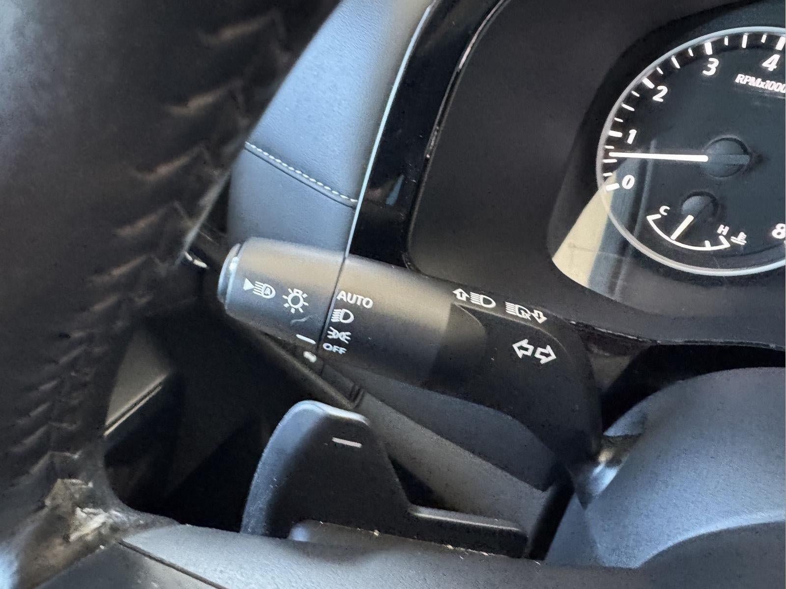 Used 2025 Nissan Pathfinder SV FWD image 12