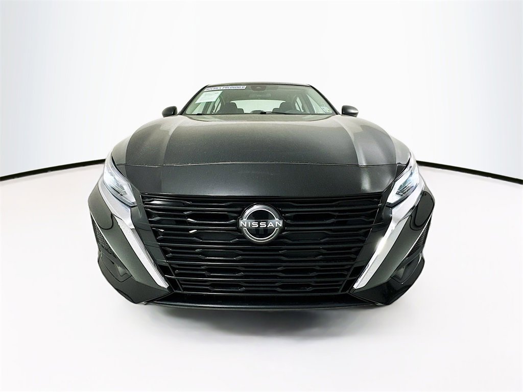 Used 2024 Nissan Altima 2.5 SV image 2