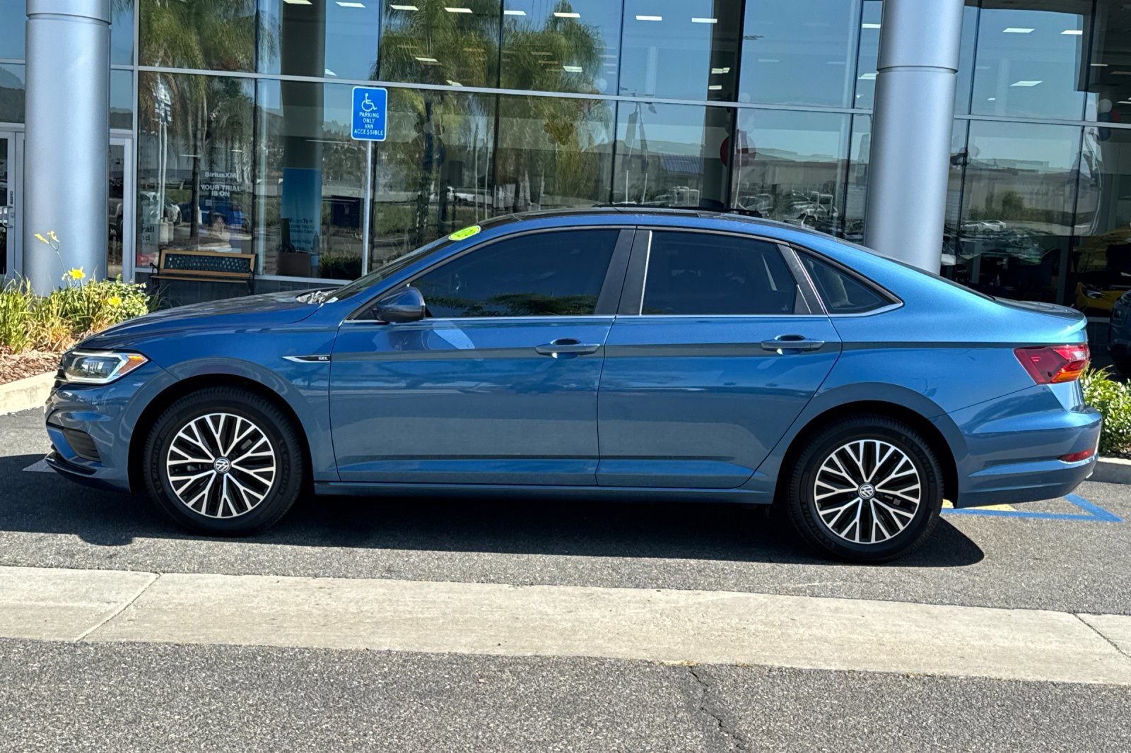 Used 2019 Volkswagen Jetta SEL w/ Cold Weather Package FWD image 7