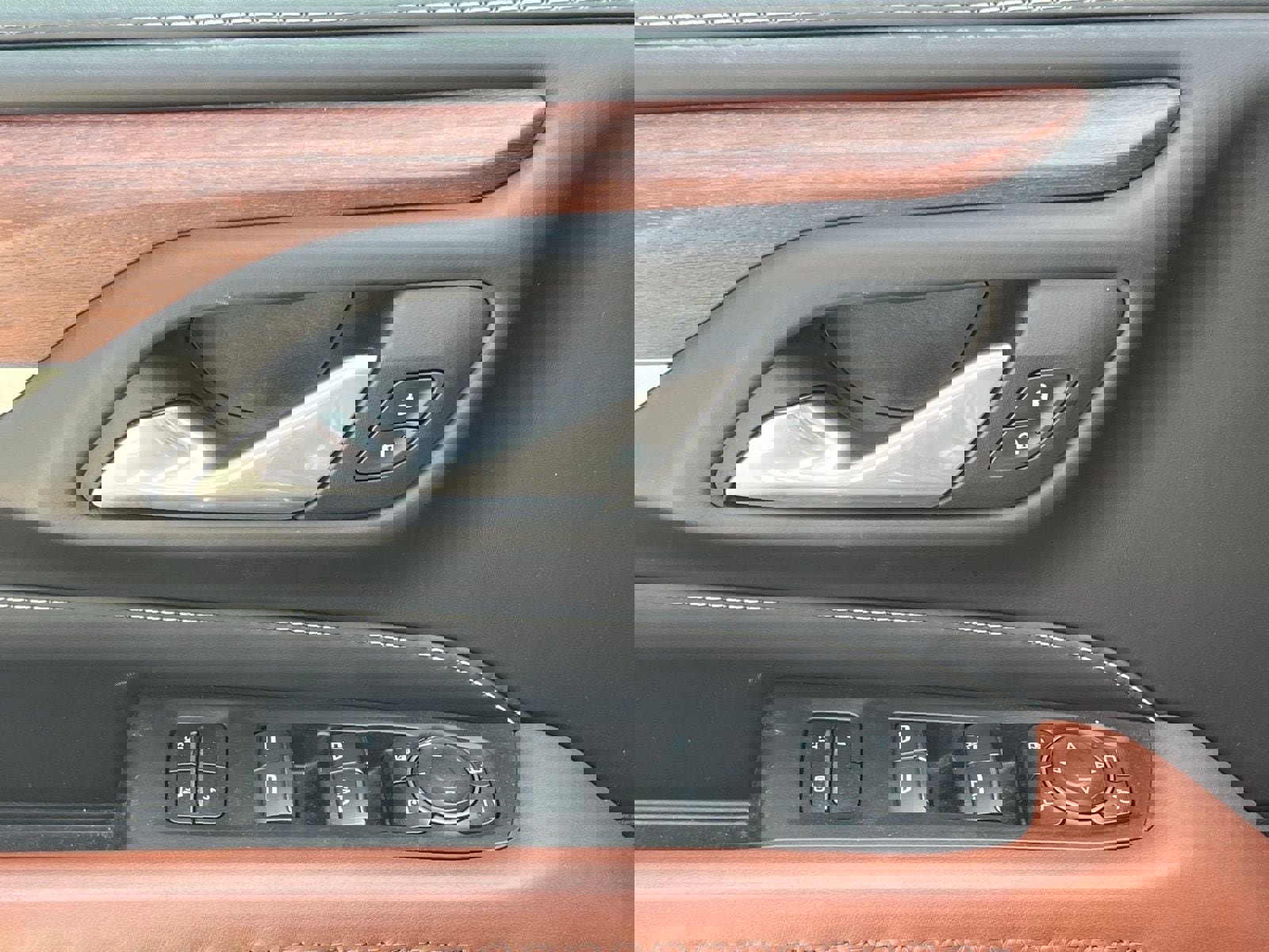 Used 2023 GMC Yukon Denali Ultimate AWD/4WD image 28