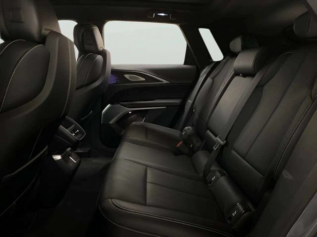 Used 2023 Cadillac Lyriq 2WD image 67