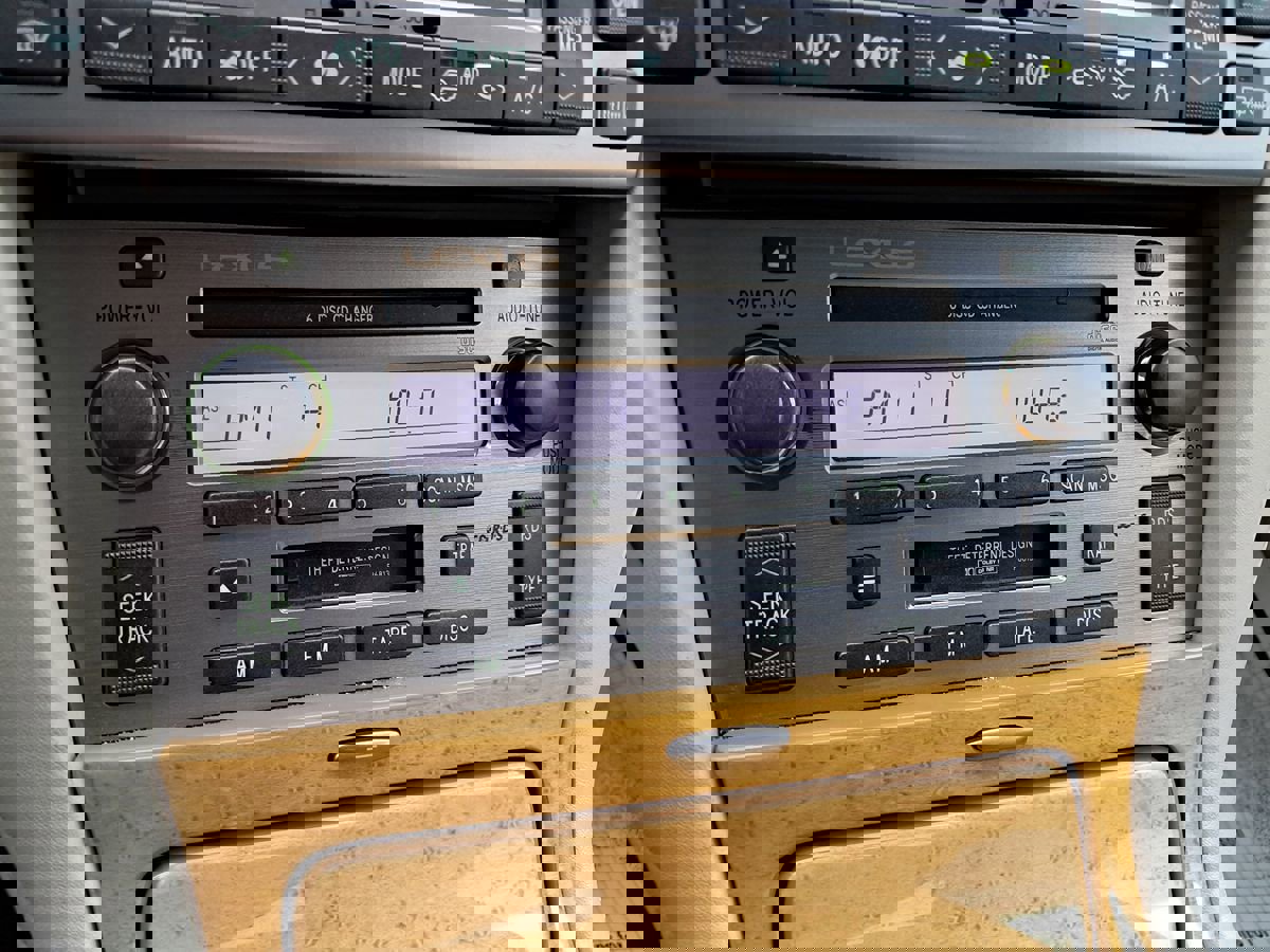 Used 2002 Lexus SC 430 Convertible image 23