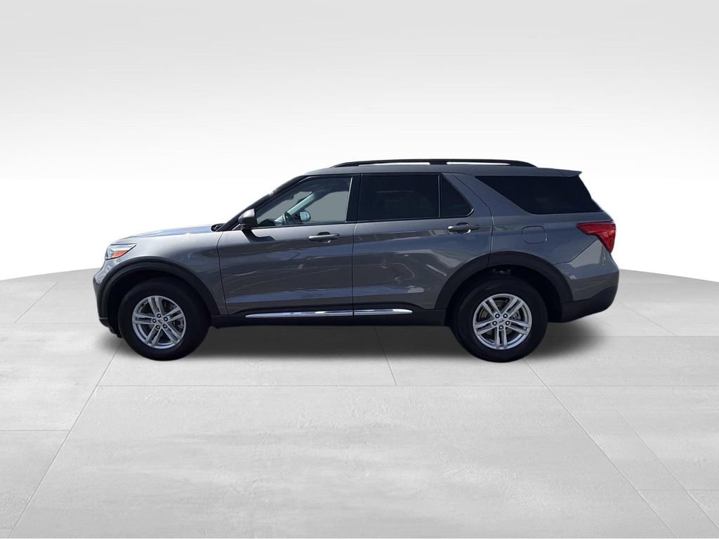 Used 2023 Ford Explorer XLT AWD/4WD image 6