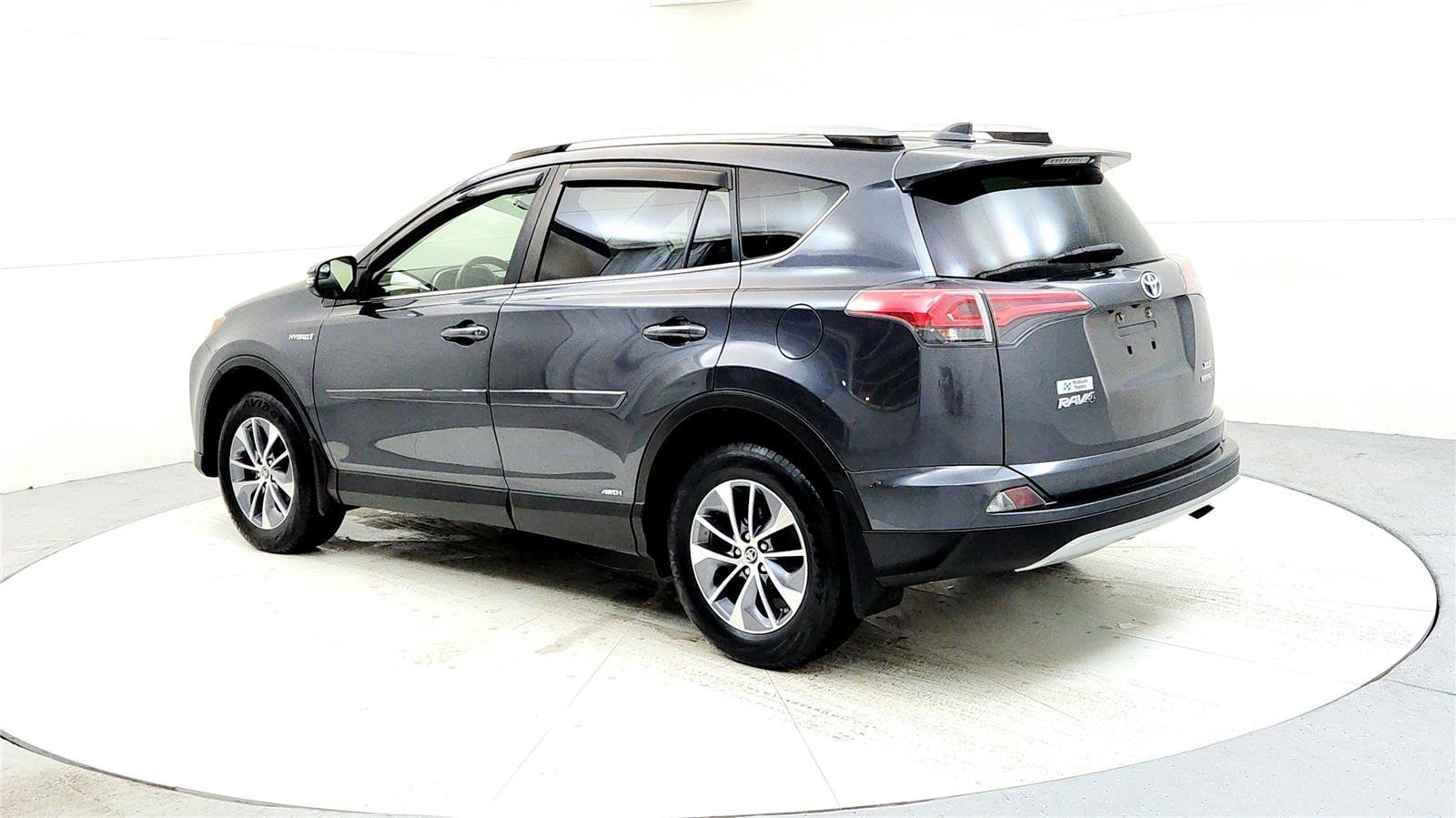 Certified 2018 Toyota RAV4 XLE w/ Carpet Mat Package image 4