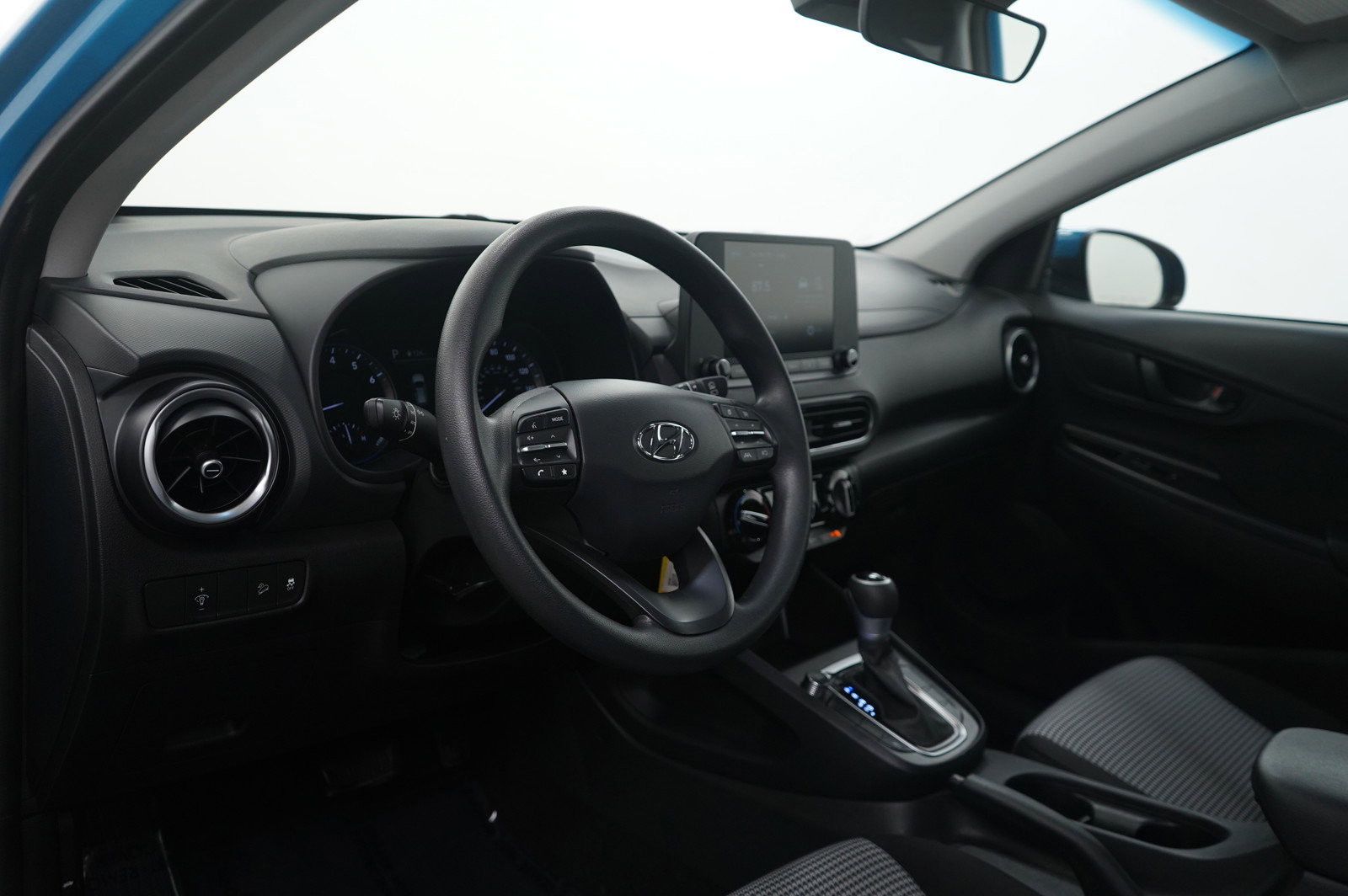 Used 2023 Hyundai Kona SE image 16