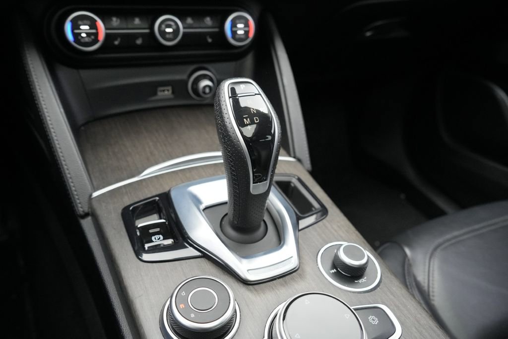 Used 2020 Alfa Romeo Stelvio Ti w/ Active Blind Spot Package image 32