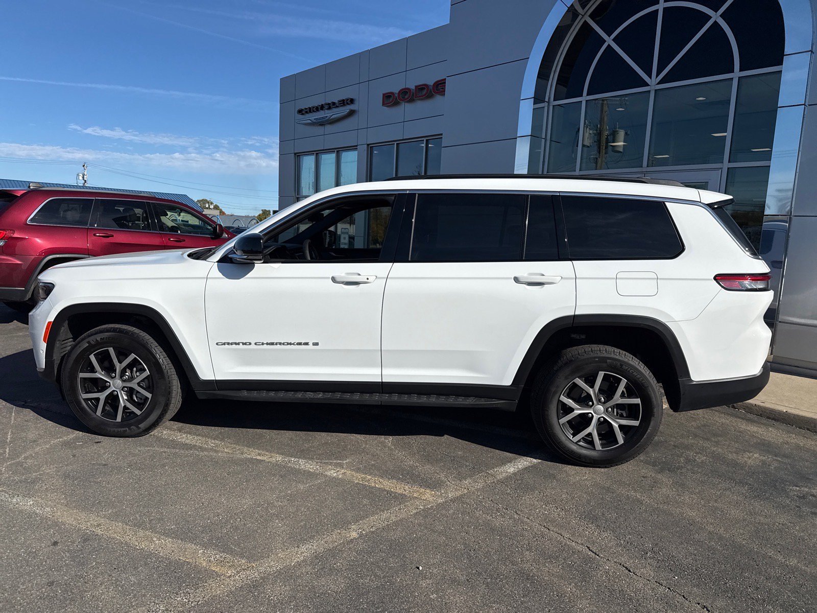 Used 2025 Jeep Grand Cherokee L Limited w/ Luxury Tech Group II AWD/4WD image 2