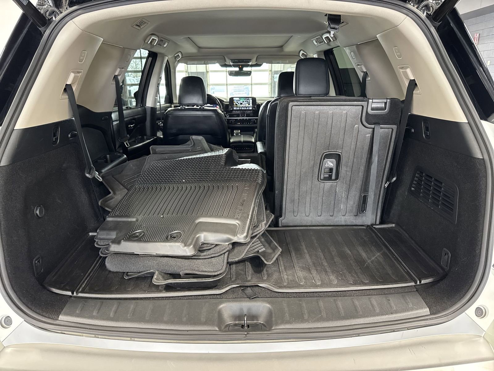 Certified 2023 Nissan Pathfinder Platinum image 43