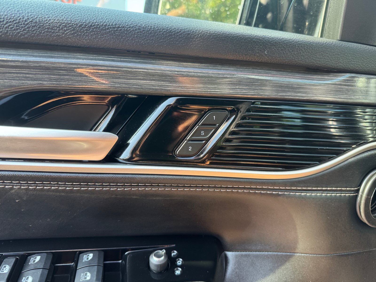 Used 2024 Jeep Wagoneer Series II w/ Flexible Seating Group RWD image 18