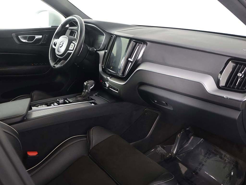 Used 2018 Volvo XC60 T6 R-Design w/ Vision Package image 31