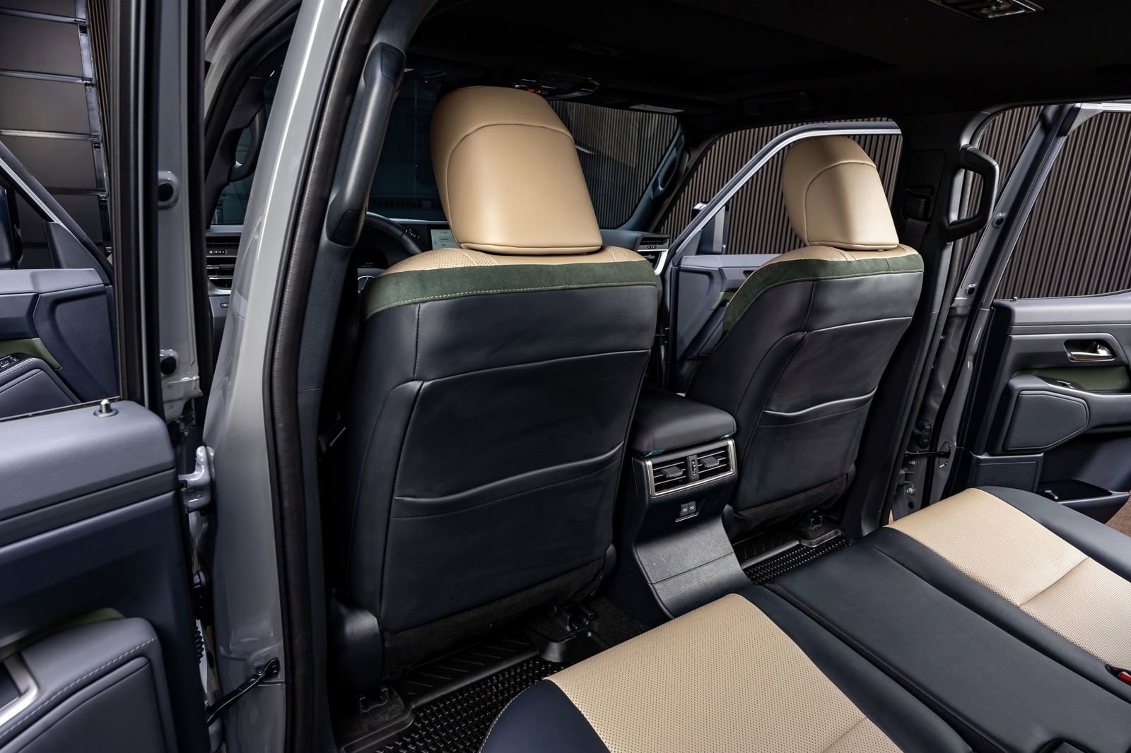 Used 2024 Lexus GX 550 image 34
