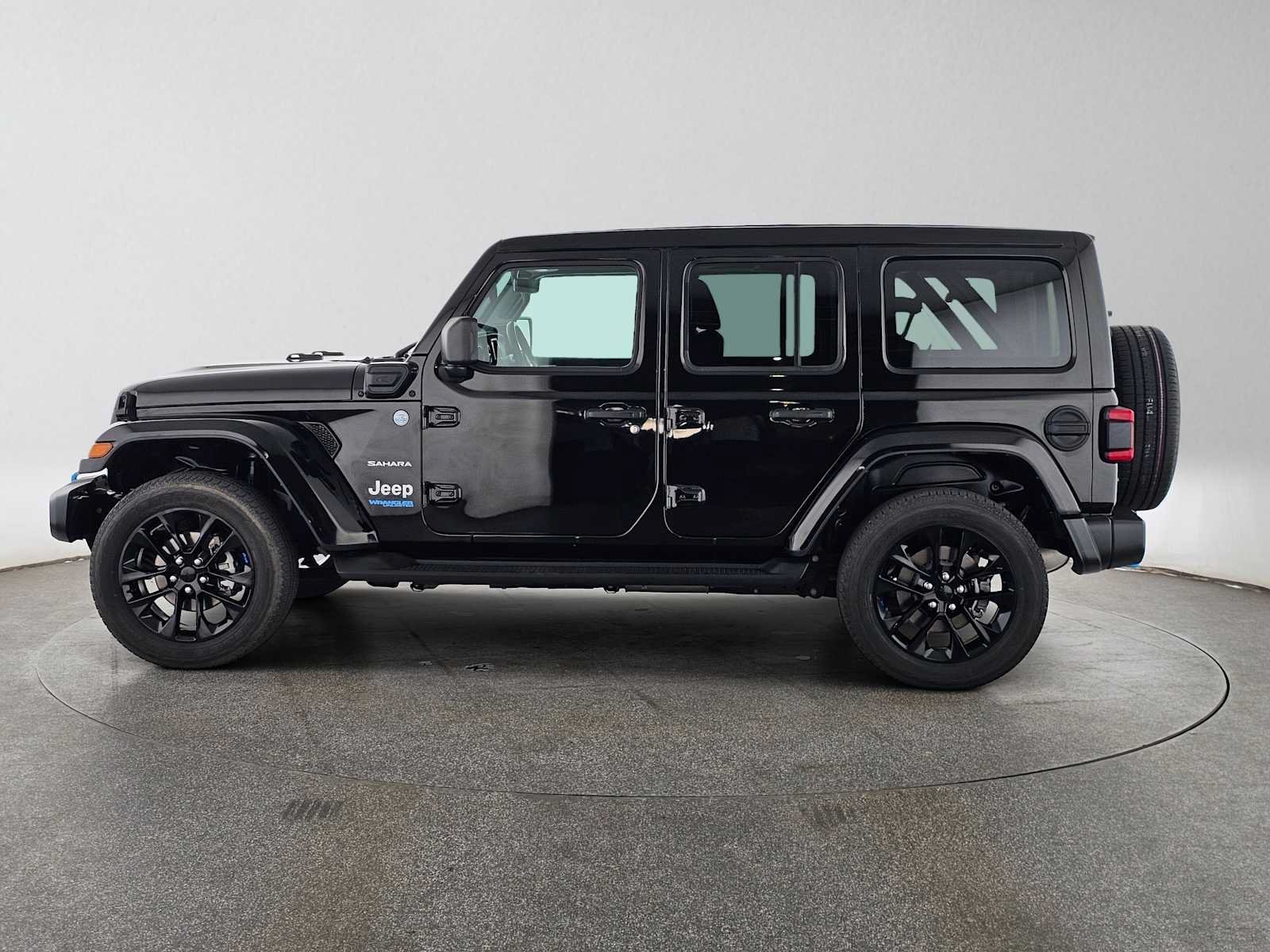 Used 2022 Jeep Wrangler Unlimited Sahara w/ Safety Group AWD/4WD image 6