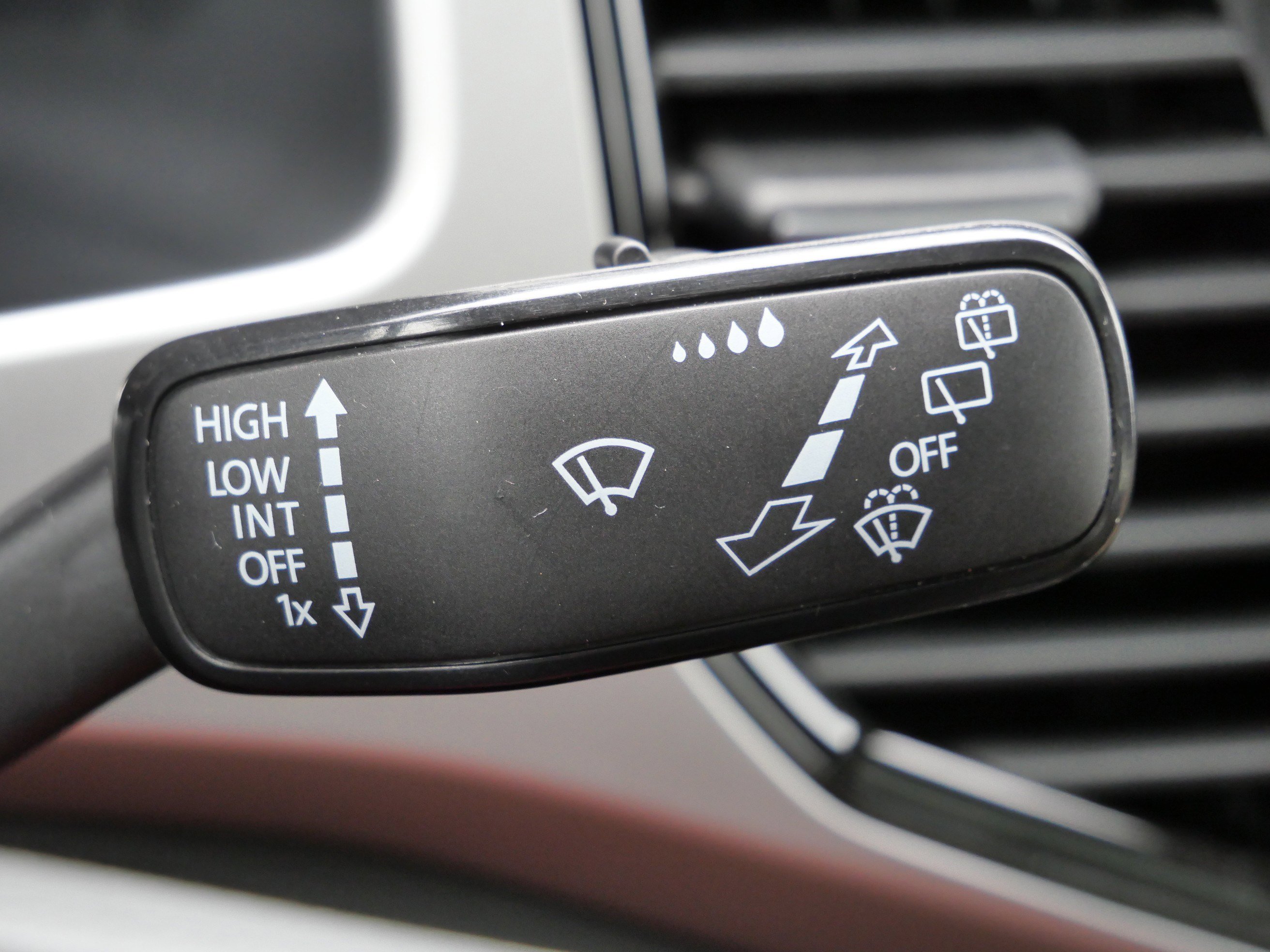 Used 2022 Volkswagen Atlas Cross Sport SEL R-Line image 34