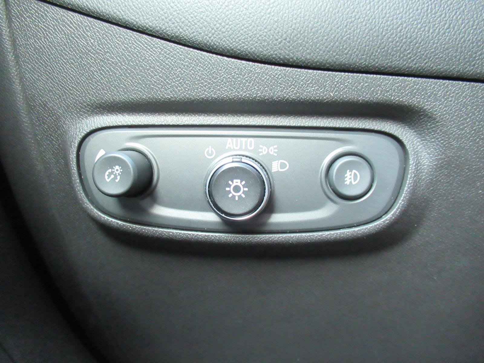 Used 2021 Chevrolet Equinox Premier FWD image 21