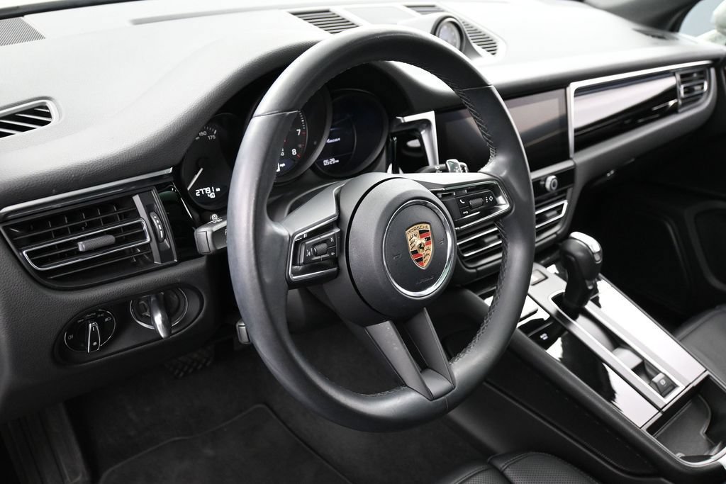 Certified 2023 Porsche Macan Turbo AWD/4WD image 16