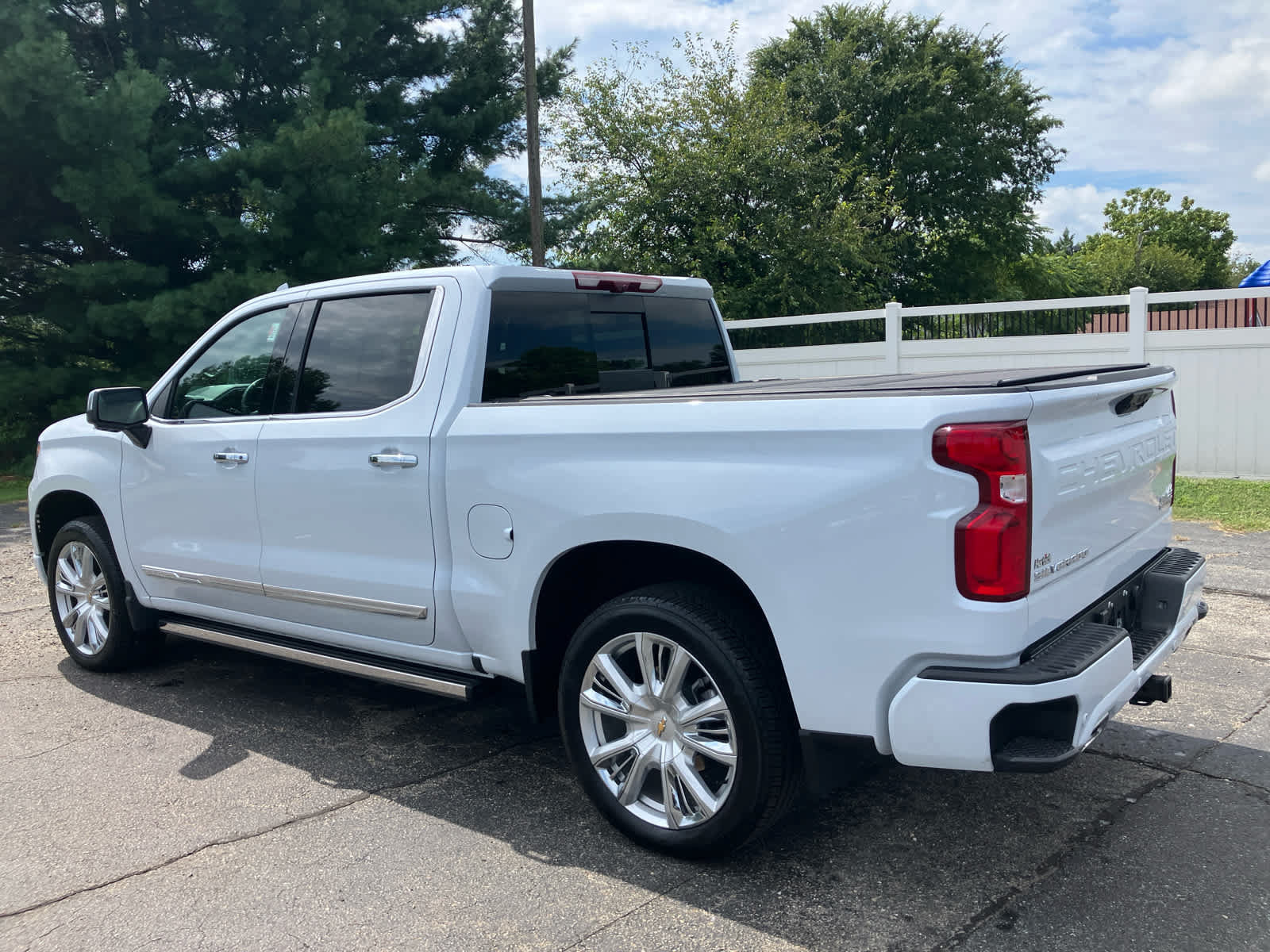 Used 2026 Chevrolet Silverado 1500 High Country AWD/4WD image 4