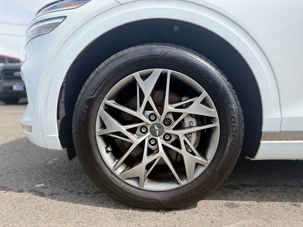 Used 2023 Genesis GV70 2.5T w/ Select Package AWD/4WD image 2