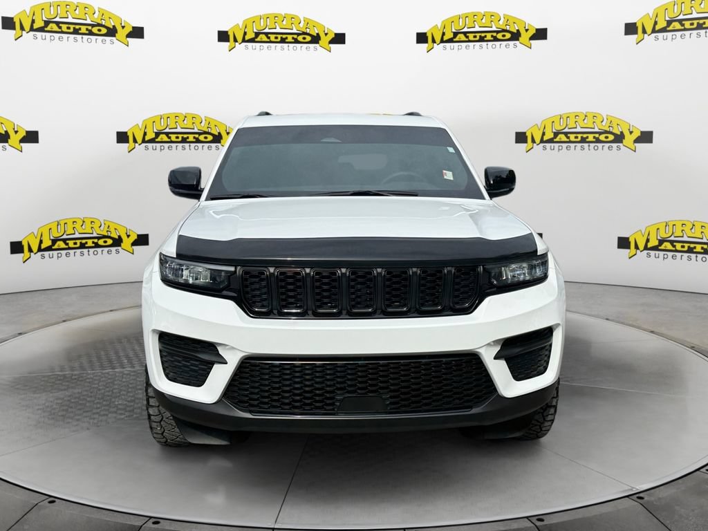 Used 2025 Jeep Grand Cherokee Altitude RWD image 8