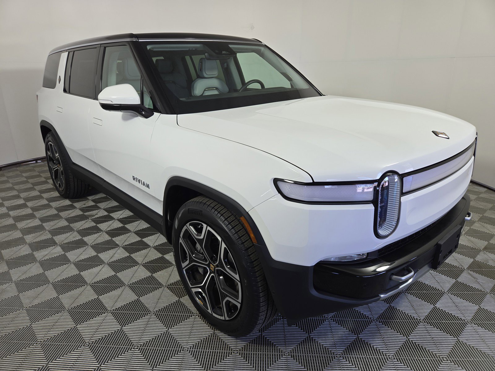 Used 2024 Rivian R1S Adventure AWD/4WD image 7