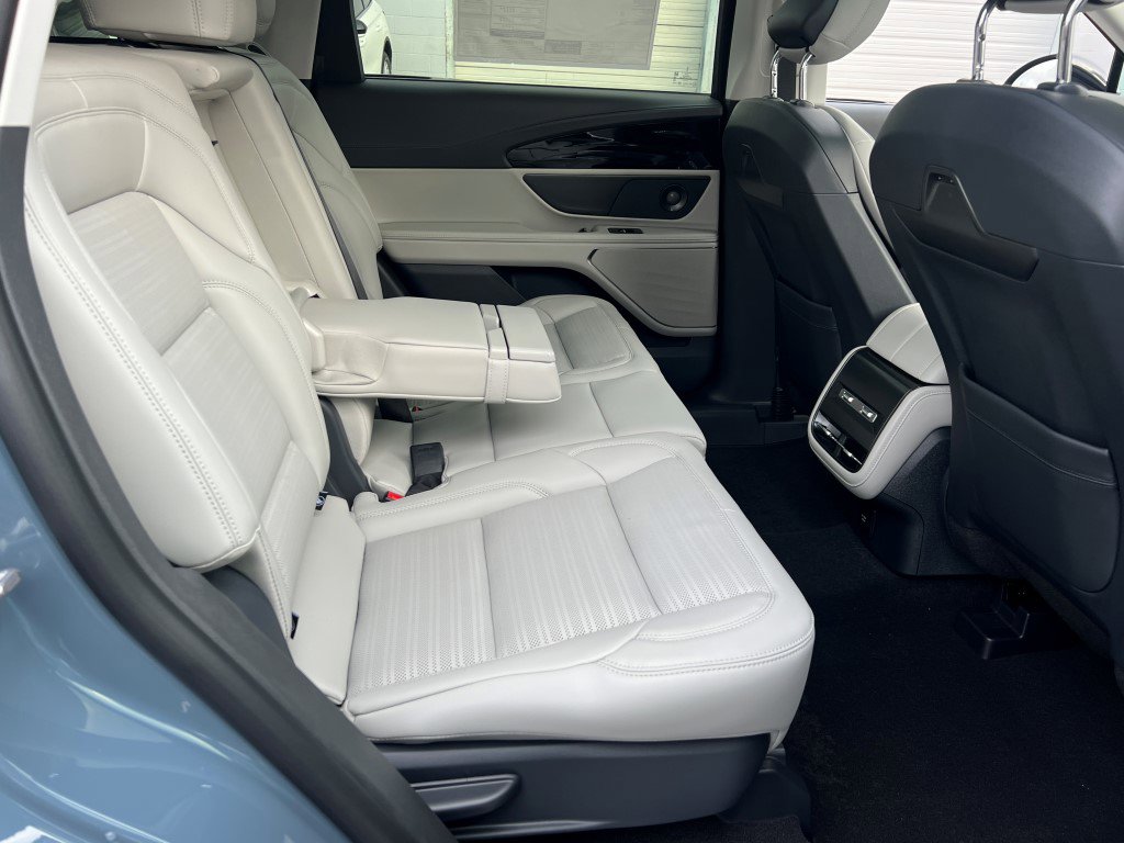 New 2026 Lincoln Nautilus Reserve w/ Jet Appearance Package image 10