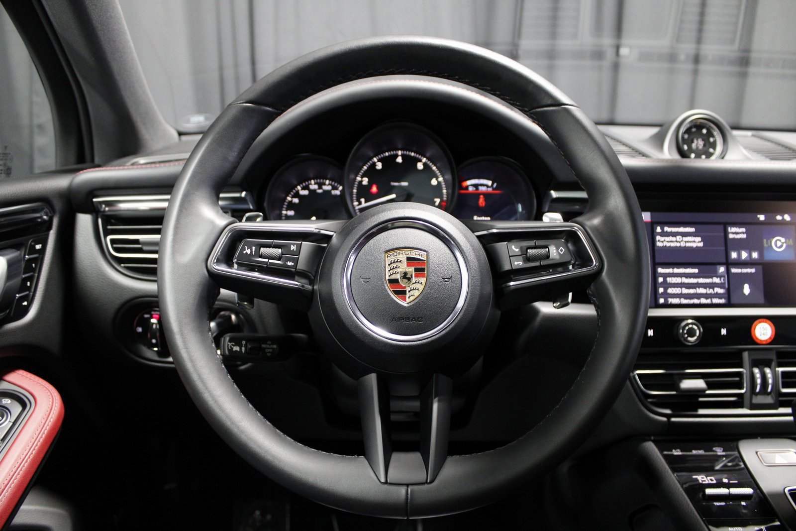 Certified 2025 Porsche Macan image 27