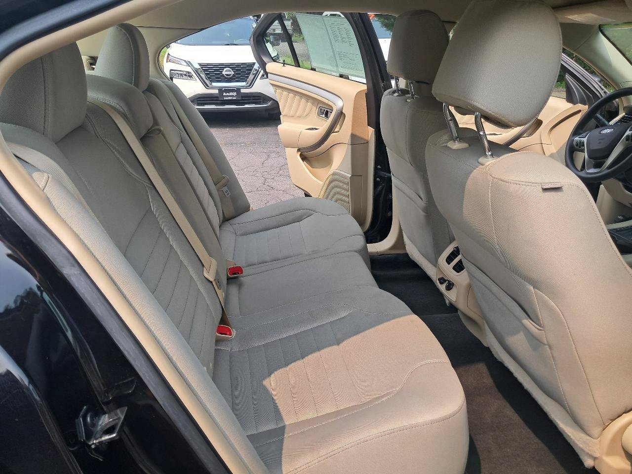 Used 2017 Ford Taurus SE FWD image 24