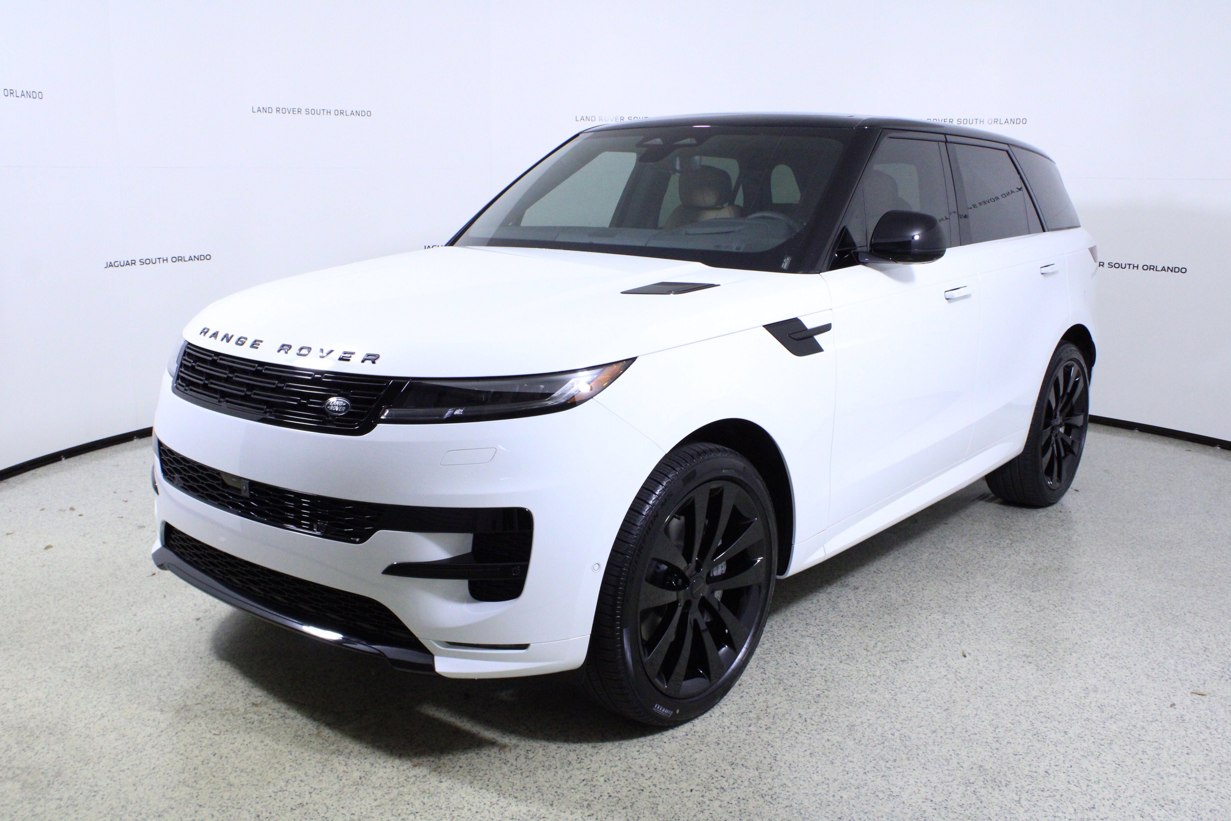 New 2026 Land Rover Range Rover Sport Dynamic SE image 4